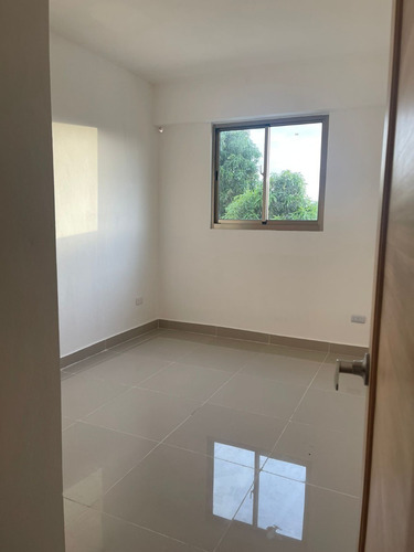 Imagen 6 de 8 de Vendo Apartamento En La Av. Independencia, Km 8, Urb. Miramar
