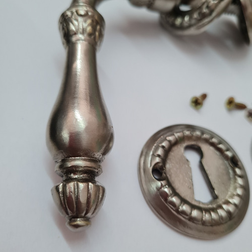 Imagen 3 de 6 de Picaporte Herraje Manija Puerta Estilo Antiguo Plata Mate