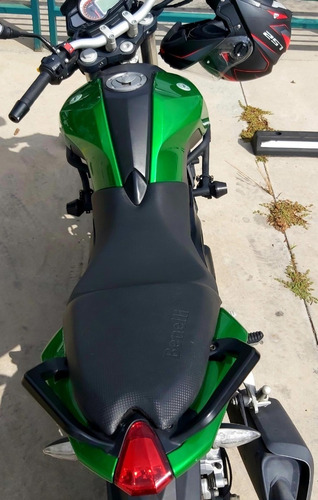 Imagen 3 de 10 de Moto Benelli Tnt 250 Cc Como Nueva!