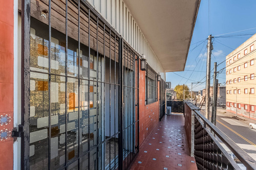 En Venta · Casa En Block · 4 Ambientes · Terraza · Múltiples Espacios Funcionales · Piñeyro