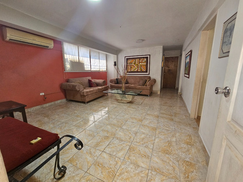 Apartamento En Venta En El C.r El Cuji, Av. Guajira, Zona Norte