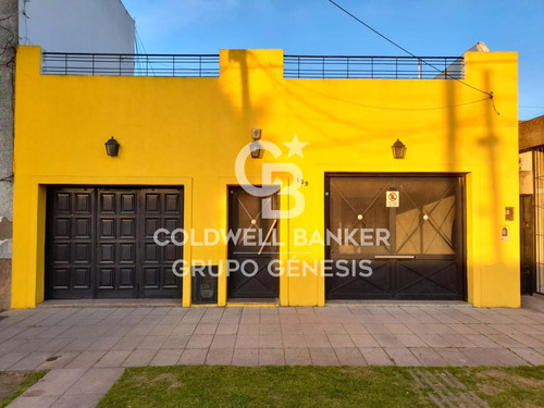 Venta Casa 4 Ambientes Con Terraza, Quincho Y Cocheras - Bernal Oeste
