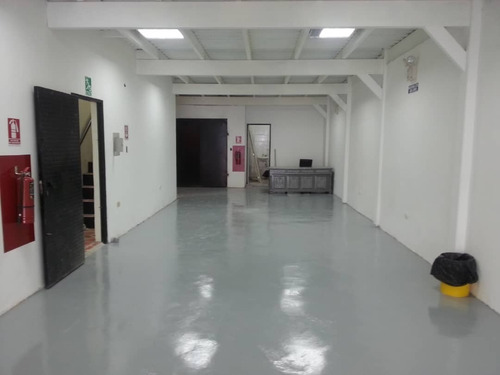 Imagen 10 de 10 de Alquiler De Local De 4 Niveles En Catia . Bismar Barceló 04242546838