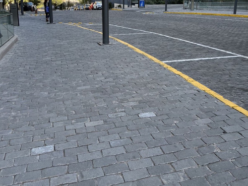 Se Arrienda Local Comercial De 186 Mt2 En Av. Las Condes Con