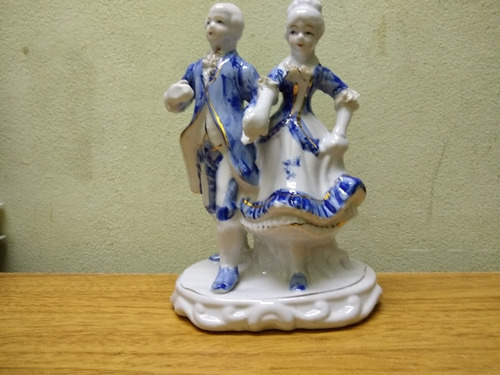 Figura De Porcelana Pareja En Pose De Baile Antigua 