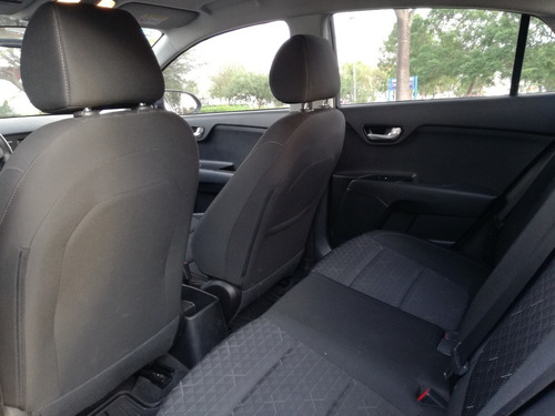 Imagen 7 de 14 de Kia Rio Sedan 2019