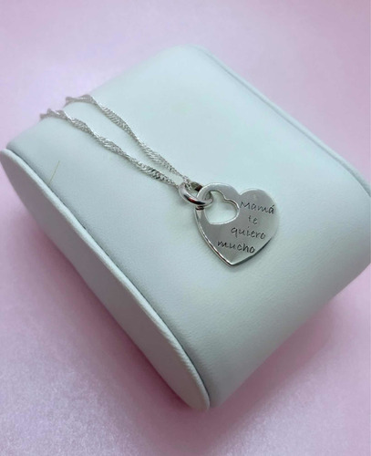 Imagen 4 de 4 de Medalla Corazón Con Grabado Mamá Te Quiero Mucho Plata 925