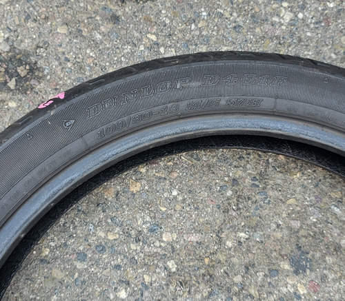 J25 Llanta Dunlop D401f 100/90-19 Harley Davidson Moto (Usado)