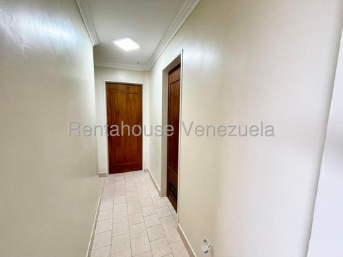 Hermoso Apartamento En Venta En Una De Las Zonas Mas Concurridas Al Este De La Ciudad,urb Club Hipico Las Trinitarias Barquisimeto - M -c -t- #// Monica Carrasquel, Rah Centro Occidente /*# Oportunida
