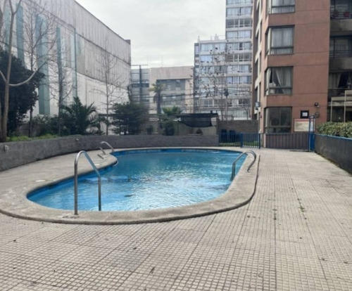 Metro Hospitales, Recién Remodelado, Con Estacionamiento