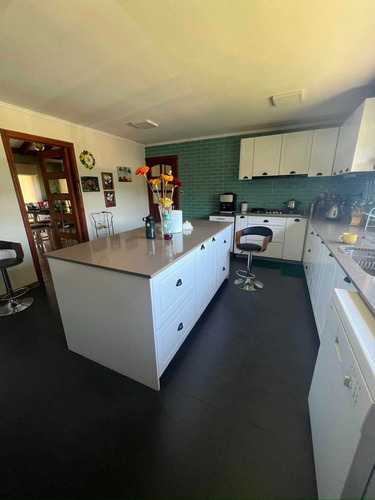 Gran Casa En Sector Las Mariposas, Temuco. (103011)