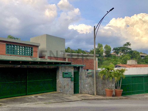 Aj - Hermosa Casa Con Patio Y Anexo En Santa Sofía (el Cafetal)