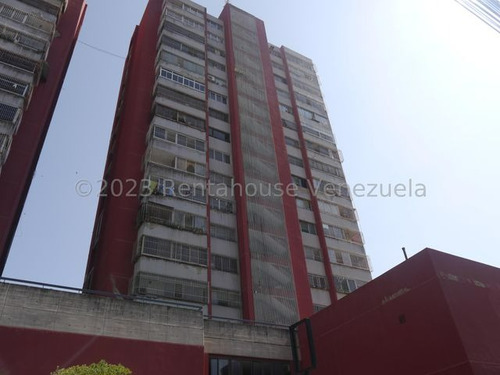 Excelente Apartamento En Venta En El Centro De La Ciudad, Posee Agua Constante Ev