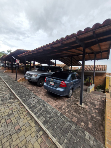 Townhouse De Oportunidad En Lomas Del Este-sl