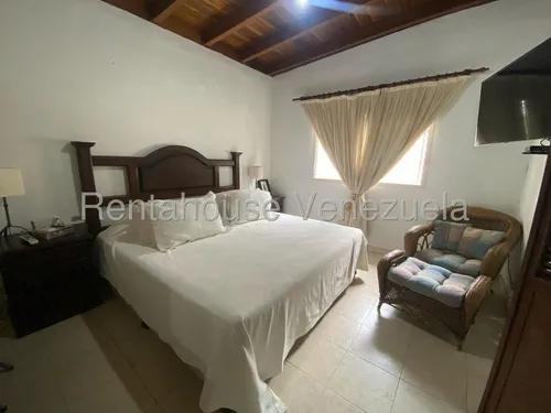 Se Vende Casa En Prados Del Este