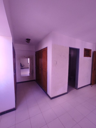 Apartamento Amplio En Venta Urbanizacion El Bosque Residencias San Andres Iv Valencia. St