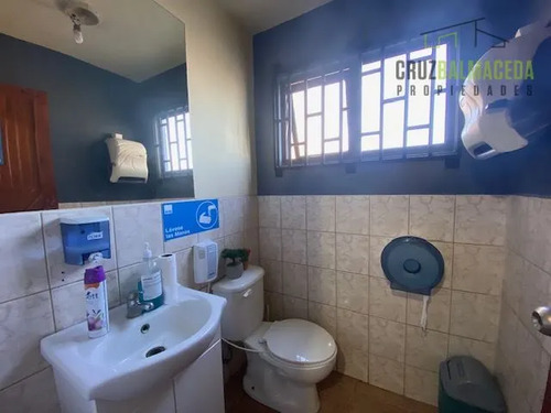 Oficinas Y Bodegas En Terreno Urbano, A Orilla De Ruta 5 Sur