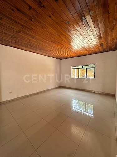 Casa De 1 Piso En Colonia Centro En Parral, Chihuahua