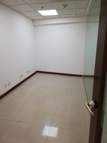 Imagen 4 de 14 de Oficina Amplia Con Vista En Renta En Wtc, Col. Nápoles. Cuenta Con 4 Espacios Independientes Mas Área De Coworkig. 95.43 M2