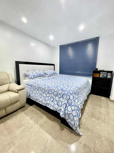 Venta Casas Bote B Lechería Con Piscina Y Muelle Propio