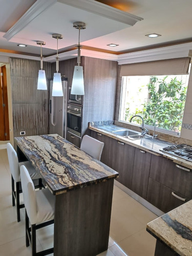 Venta De Hermoso Apartamento En Urb El Bosque Mic03
