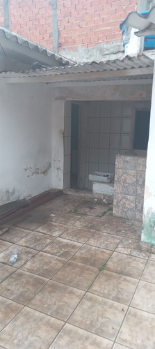 Terreno Com Uma Casa De 4 Cômodos E Um Sobrado De 3 Comodos