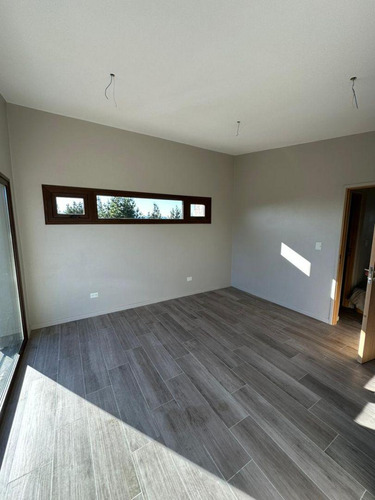 Casa De 3 Ambientes En Barrio Abedules