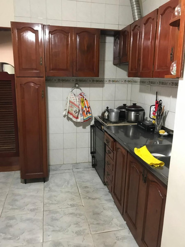 Imagen 5 de 14 de Casa - Venta - La Tablada - 4 Ambientes Con Garaje