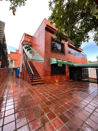 Imagen 1 de 4 de Se Alquila Casa Comercial (por Espacios) En Altamira