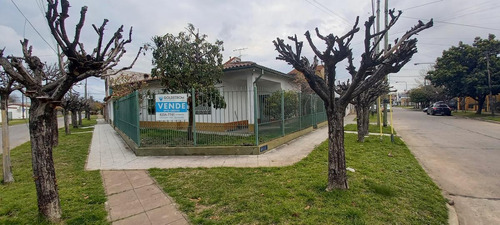 Imagen 3 de 4 de Linda Casa Con 2 Dormitorios En Esquina - Quilmes Oeste