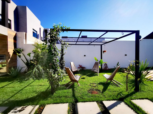 Duplex Amoblado Con Piscina En El Barrio Santa María: 3 Habitaciones Y 3 Baños