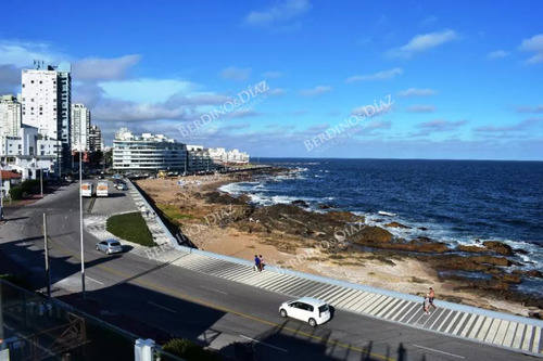 Casa Frente Al Mar En La Peninsula De Punta Del Este 