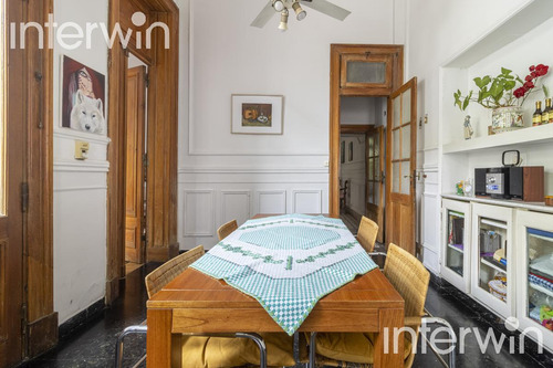 Casa De 8 Amb., Con Piscina Y 3 Cocheras. Belgrano - Venta