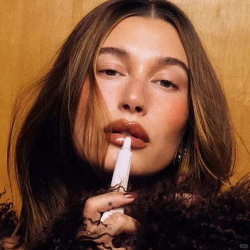 Bálsamo Labial Rhode Hailey Cinnamon Roll Cinnamon Glaze