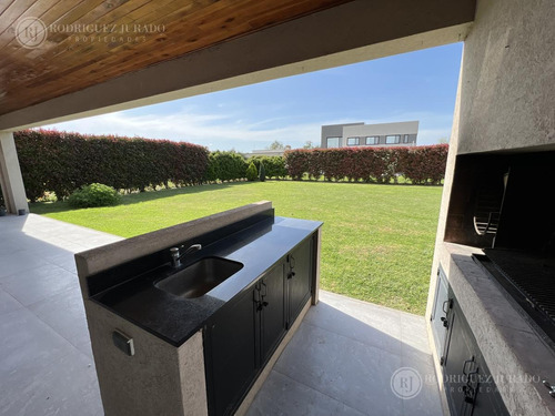 Imagen 5 de 30 de Casa De Espectacular Calidad De Construcción - 4 Dorms - San Matias (con Gas Natural)
