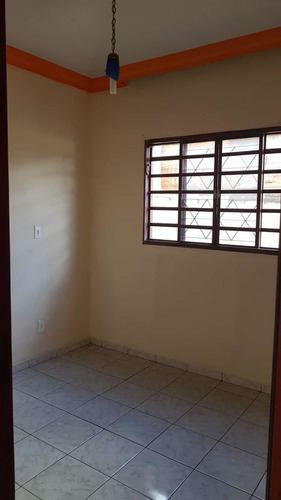 Imagem 4 de 9 de Casa Com 3 Quartos Sendo Uma Suíte, Porão E Garagem