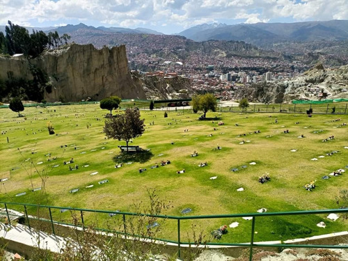 Imagen 4 de 9 de Cementerio Jardín Kantutani - Cementerio Los Andes