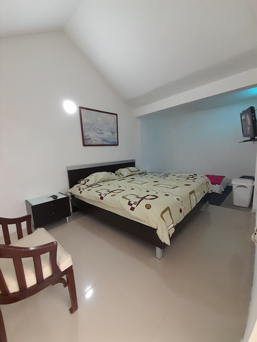 Imagen 7 de 13 de Vanessa Guerrero Vende Town House Tucacas