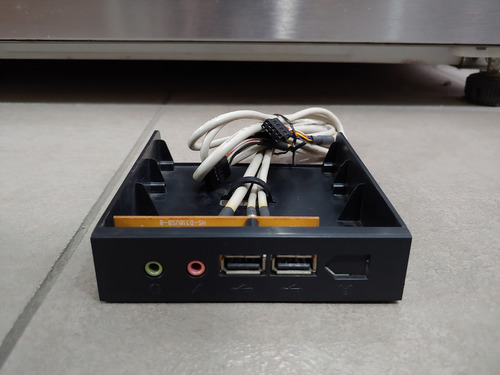 Panel Frontal Gabinete Bahia 3.5'' 2x Usb 2.0 + Audio Negro (Usado)