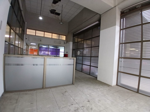 Excelente Local De 1241m2 Con Excelente Exposición En Venta