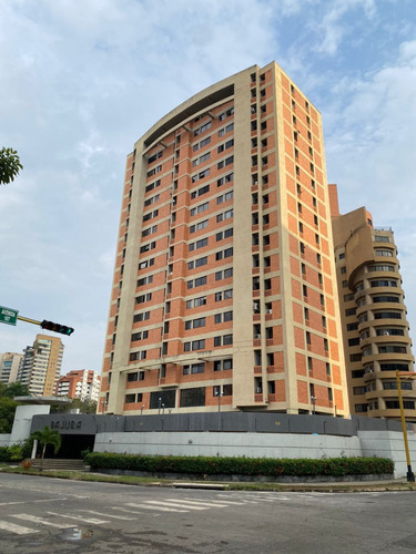 Se Ofrece Apartamento En Venta De 3 Habitaciones Con Aire Acondicionado, Cocina Empotrada, Vista Panorámica, Piso Bajo, Ubicado En Urb. Los Mangos, Res Bajura. Valencia