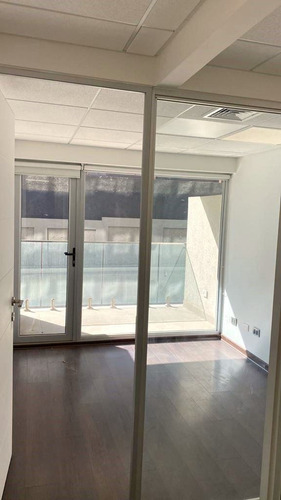 Oficina En Arriendo 2p/1r/1b/1e. Distrito Estoril/las Condes