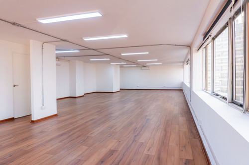 Impecable Oficina Planta Libre, 125 M2, Metro Los Leones