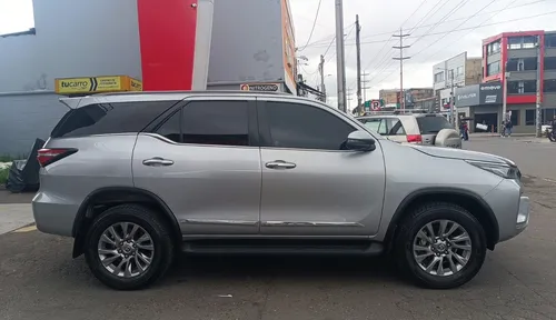 Toyota Fortuner Srv 2.4 Diesel 4x2 At 2023