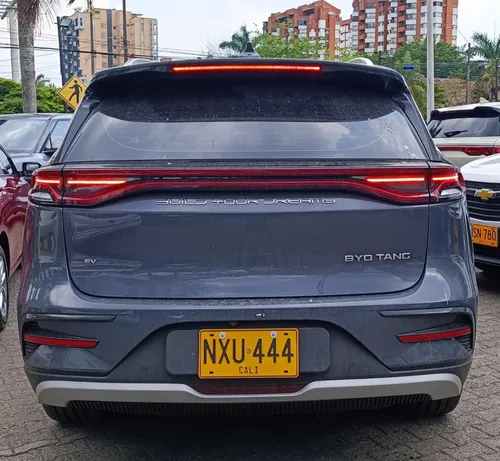 Byd Tang Modelo: 2025