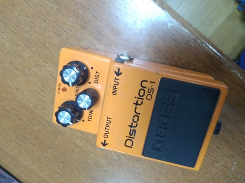 Boss Ds-1 Classic Distortion Effects Pedal