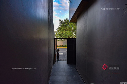 Casa En Venta De Lujo Con Alberca Colinas De San Javier