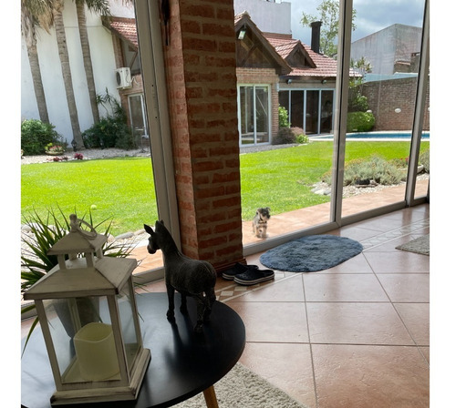 Imagen 15 de 18 de Excelente Casa En Venta Con Piscina Y Quincho - Lote De 20 X 35mts