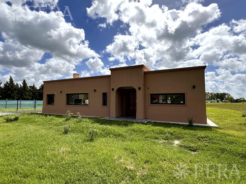 Venta Casa 4 Ambientes Con Piscina Campos De Roca - Brandsen