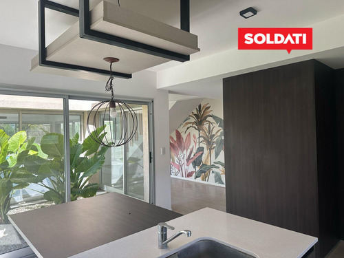 Venta 3 Cuartos Y Escritorio. Pileta, Parrilla, Piscina.